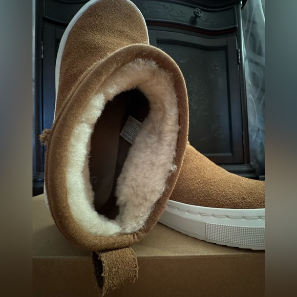 UGG Alameda booties! Slip-on silhouette and with plush sheepskin lining - Picture 4 of 6